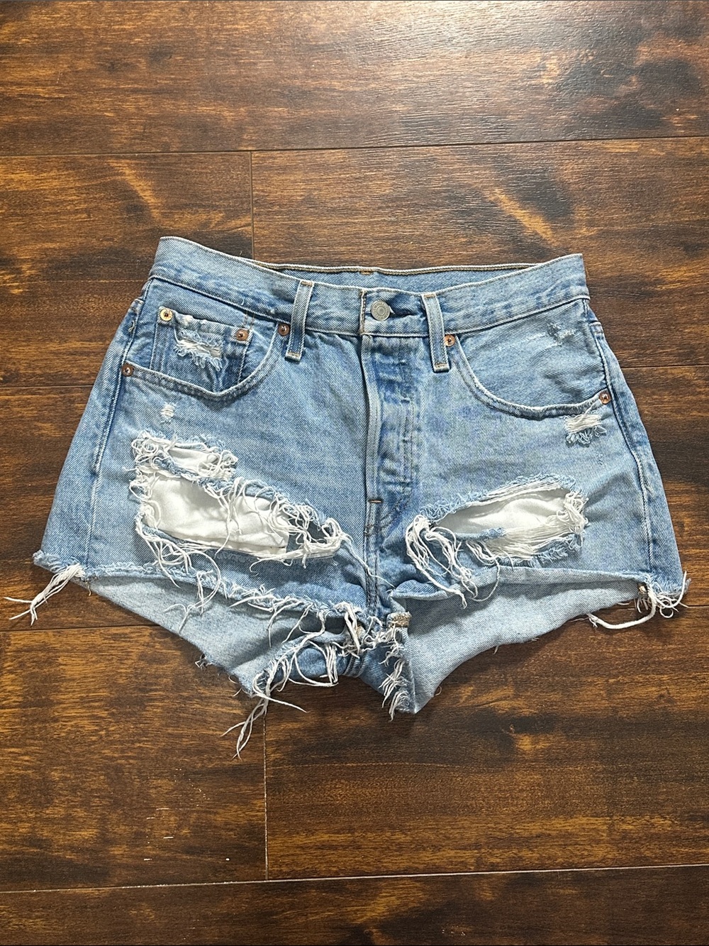 🔥 Levi’s Premium Distressed Cutoff Shorts W26 Like New 👖 - Picture 6 of 6